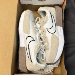 Nike Fontanka Waffle size 8